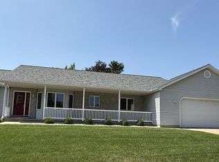 102 Buena Vista Dr, Arlington, WI 53911