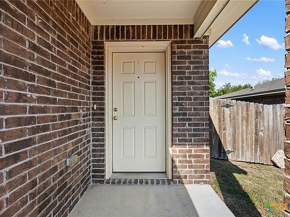 4th image of 906 McClure Ln