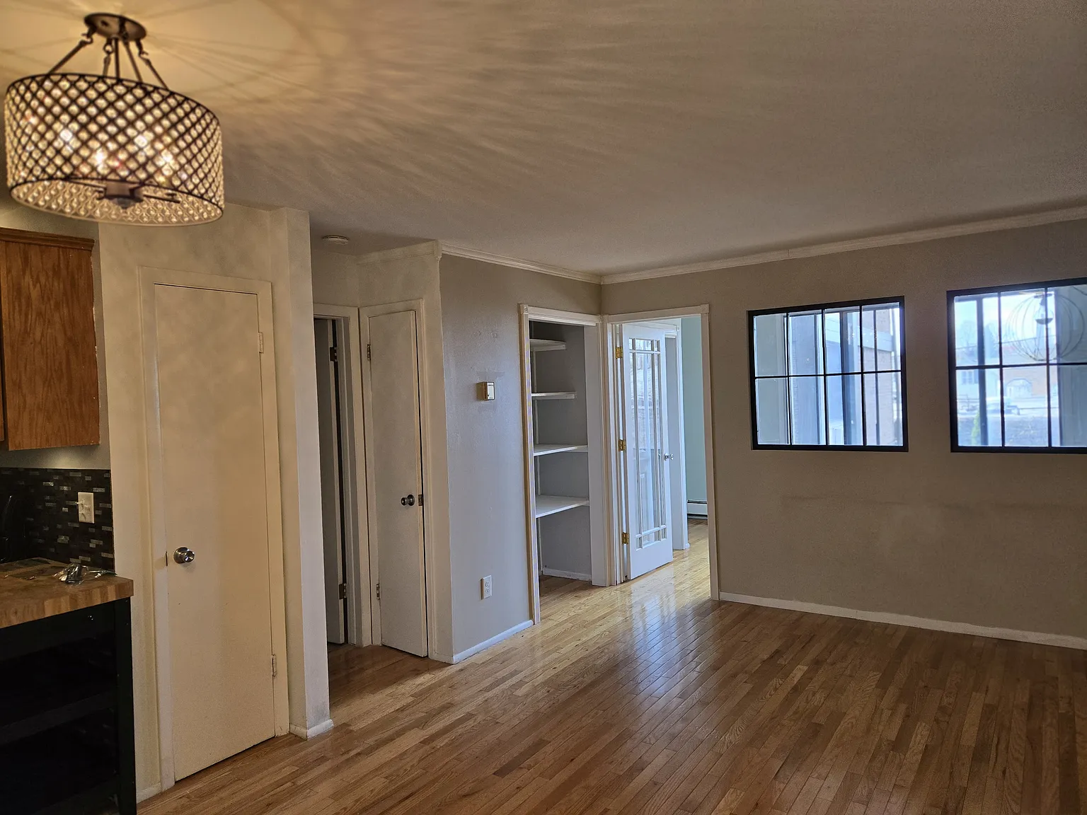 2025 E Greenwich Ave — Photo 2