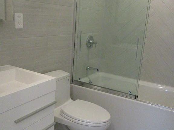 4th image of 248 10th Ave APT 3B