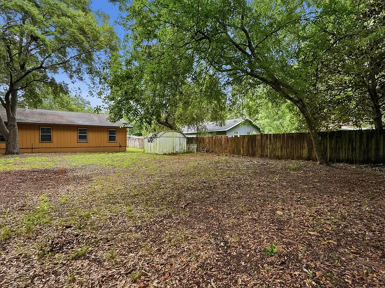 310A Redwood Ave — Photo 25