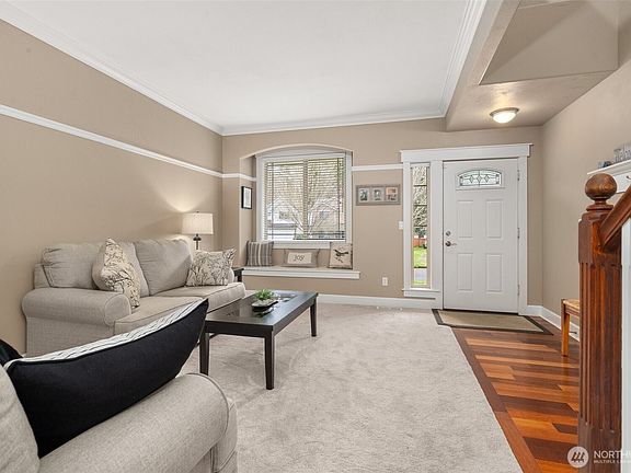 5th image of 824 Sarah Court NW