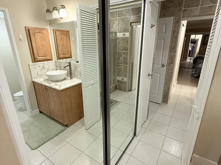 511 Hahaione St #1B — Photo 9