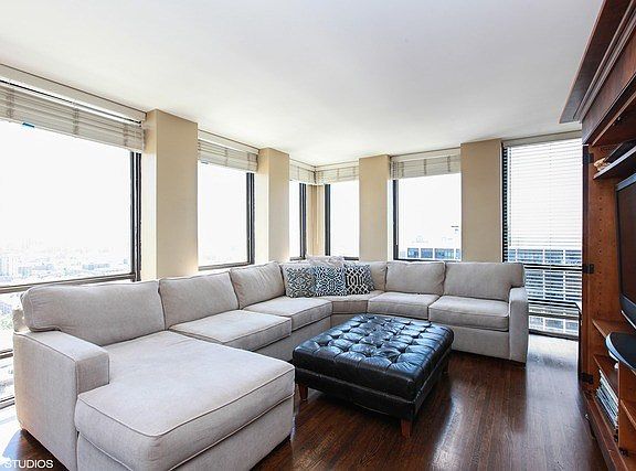 3rd image of 1660 N La Salle St #3502