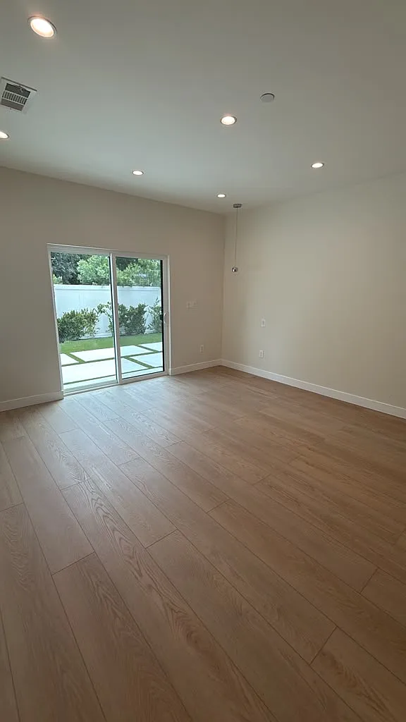 4 bed, 2000 sqft, $5,950 — Photo 3
