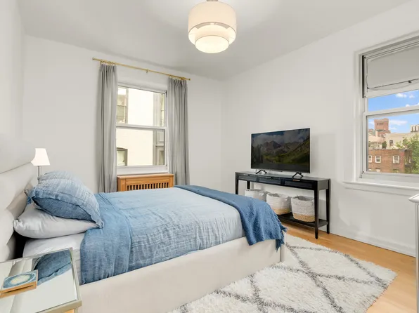 128 Willow Street 4F image 3 of 6