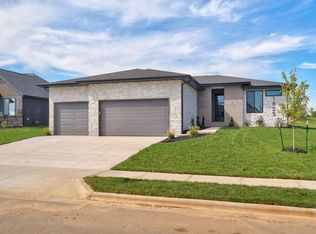 1825 E Skyline Ave, Ozark, MO 65721