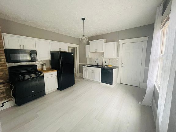 3rd image of 859 Jefferson Ave APT 3