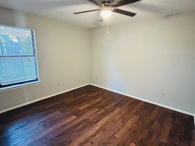 324 Mill Creek Cir — Photo 9