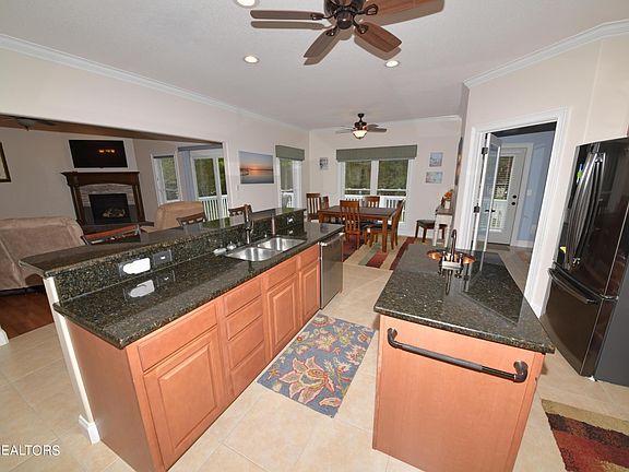 3rd image of 136 Forest Hill Dr