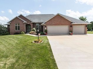 12404 Lismore Ln, Dubuque, IA 52001