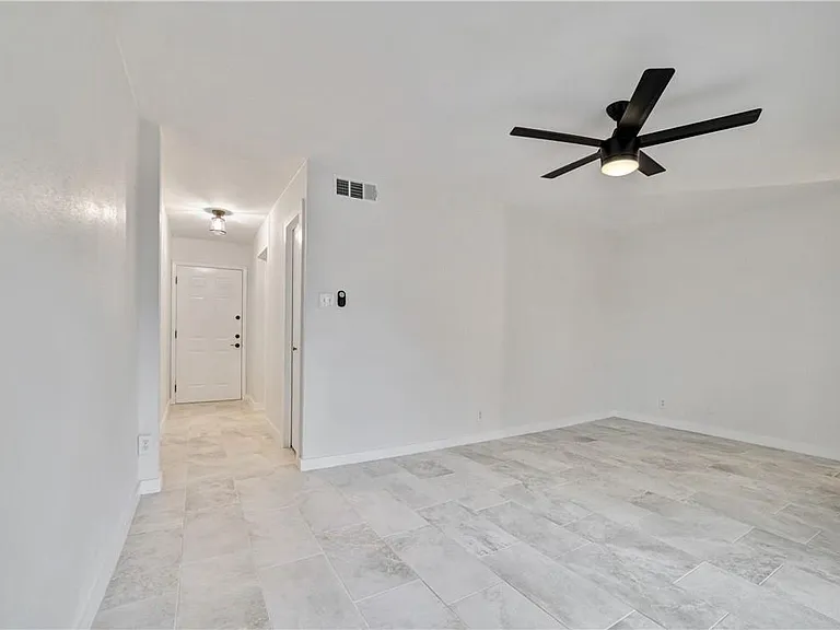 2600 Penny Ln #118 — Photo 2