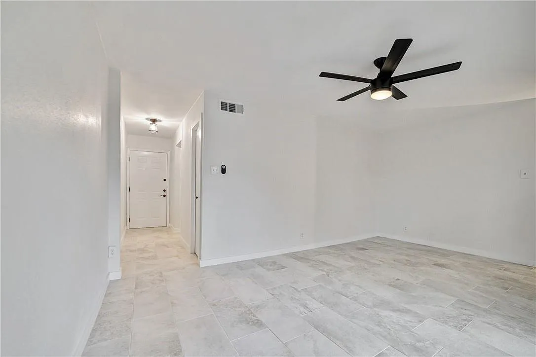 Building Photo - 2600 Penny Ln #118