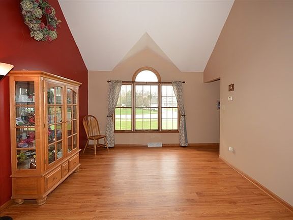 3rd image of 215 Grande Dr