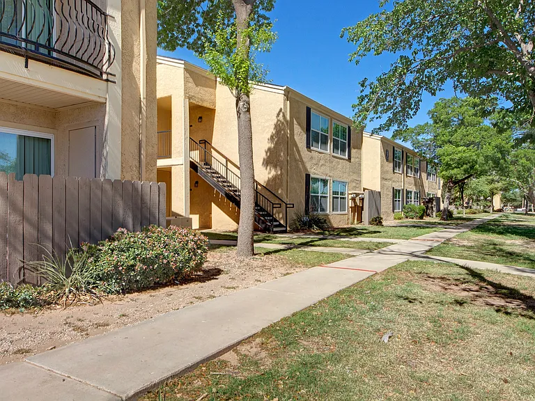 Avalon Springs — Photo 16