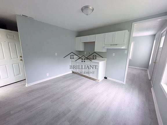 2nd image of 2864 N Dearborn St
