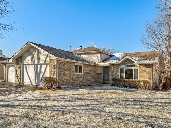 431 Badger Ln, Oswego, IL 60543