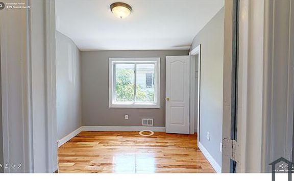 4th image of 29 Newark Ave #2