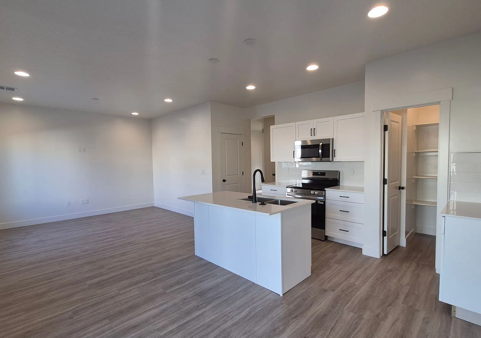 Brand New Townhome for Rent — Photo 4