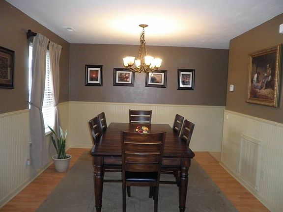 2nd image of 215 Rockwood Pl