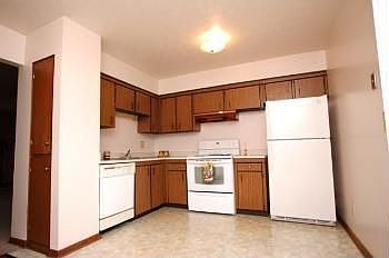 4th image of 1823 Willoway Cir N