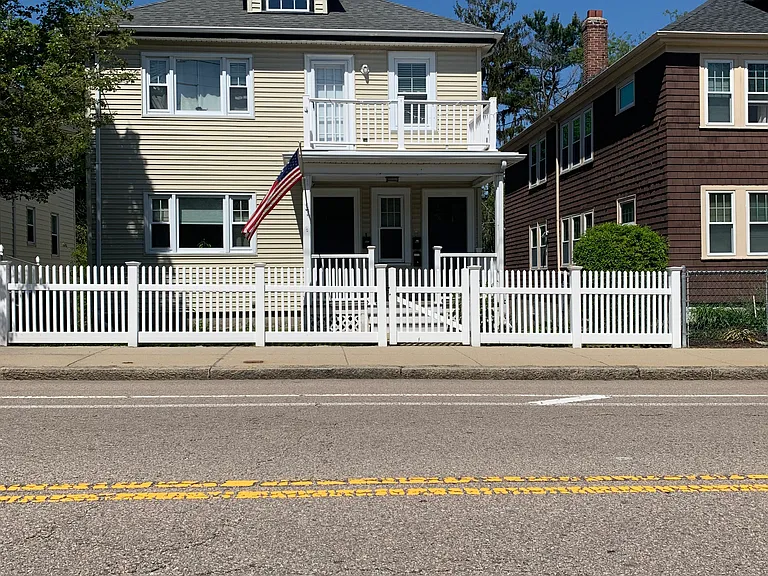 945 Adams St — Photo 1