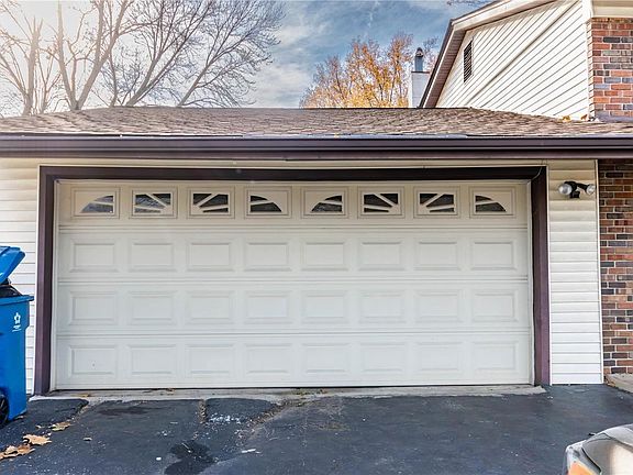 3rd image of 1604 Ville Cecelia Ln