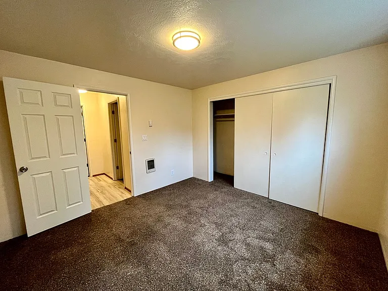 Cedar Apartments — Photo 11