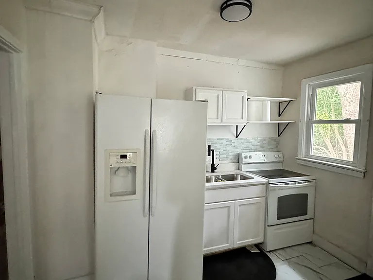 Marvin Ave — Photo 1