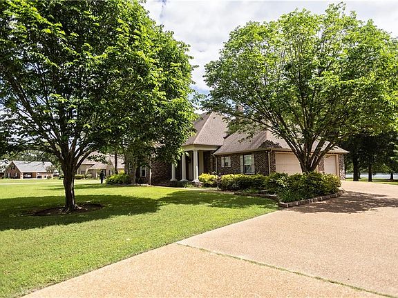3rd image of 115 Fox Run Dr