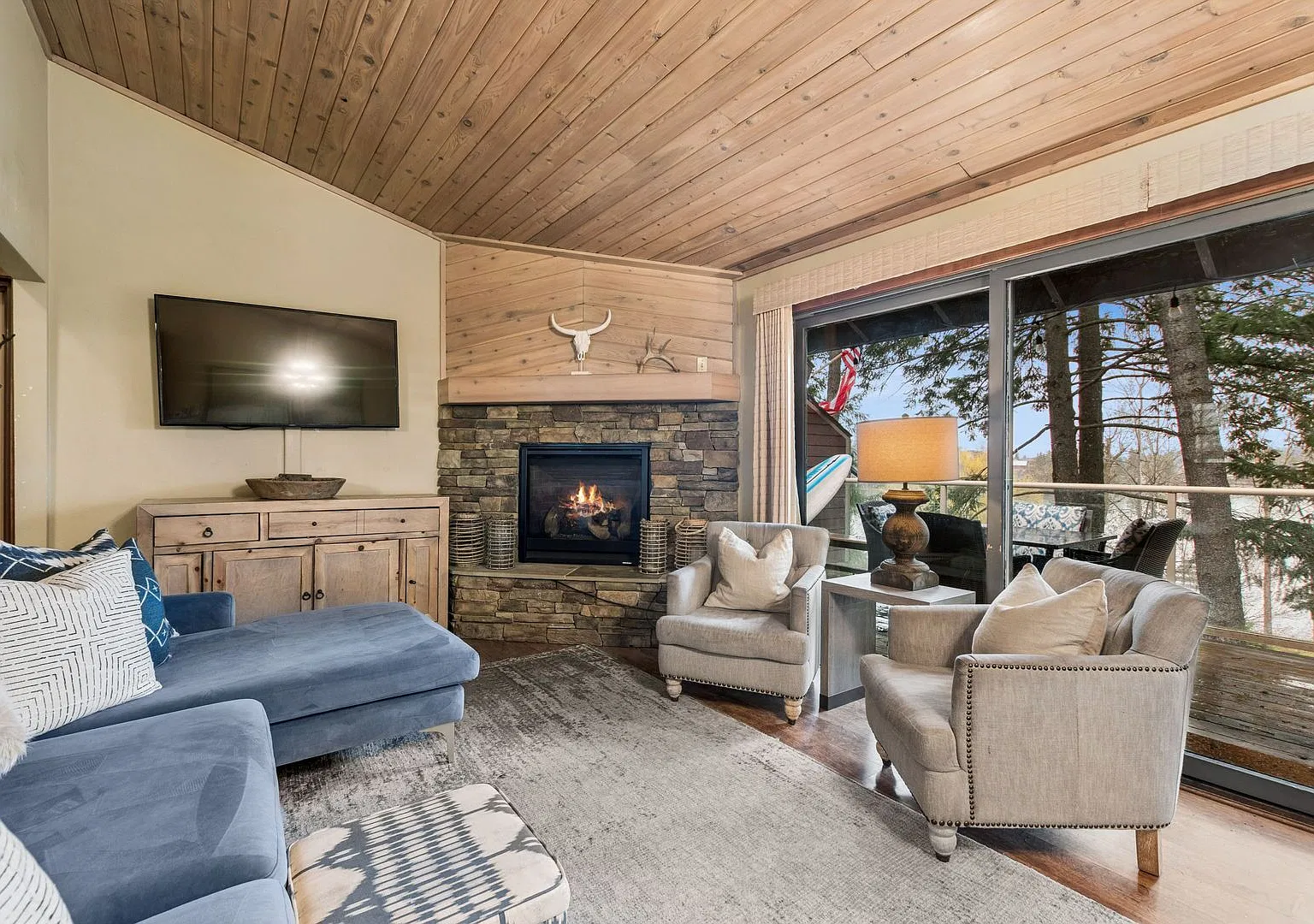 2 Bedroom 2 bath, Hillside Whitefish Lake Condo — Photo 2