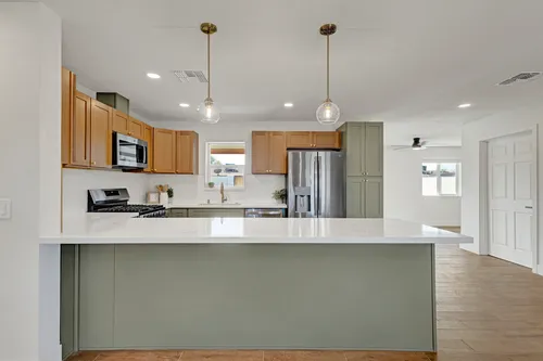 109 W Kinderman Dr Photo 1