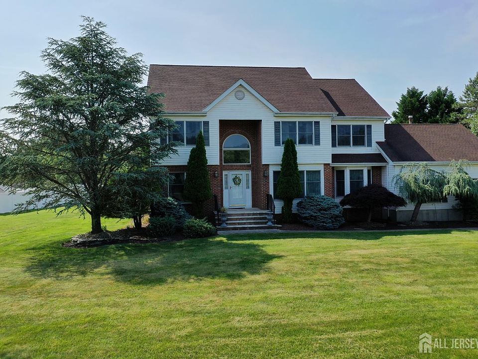 2nd image of 5 Samantha Dr