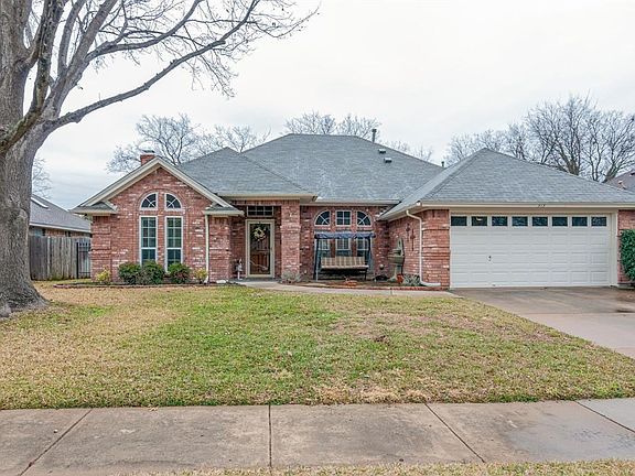3rd image of 313 Eastwood Dr