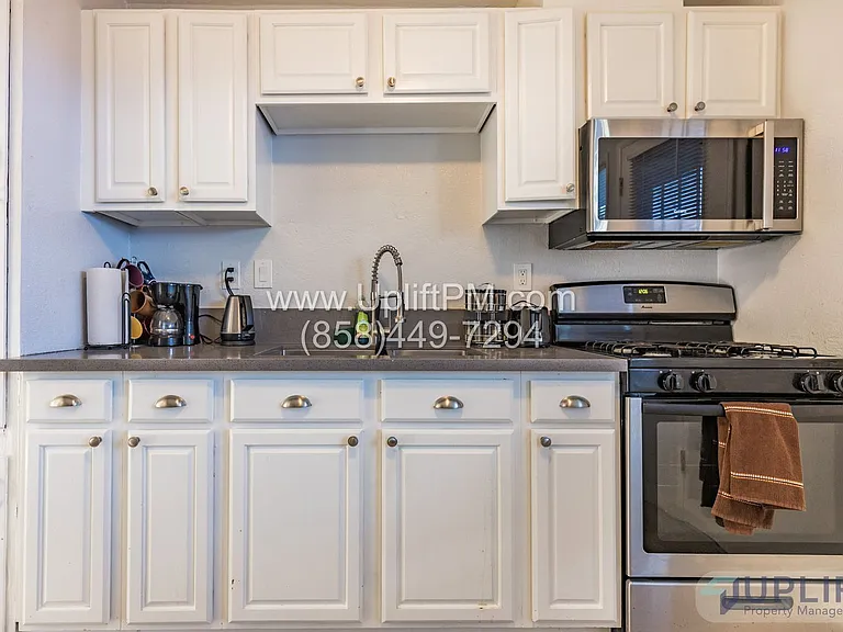4827 Castle Ave — Photo 12