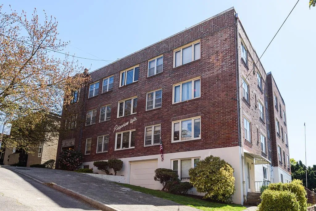 Ridgeview Apts - Studio + extra room — Photo 1