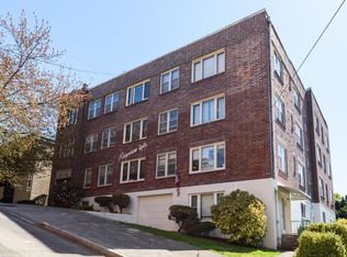 315 N 50th St APT 302, Seattle, WA 98103