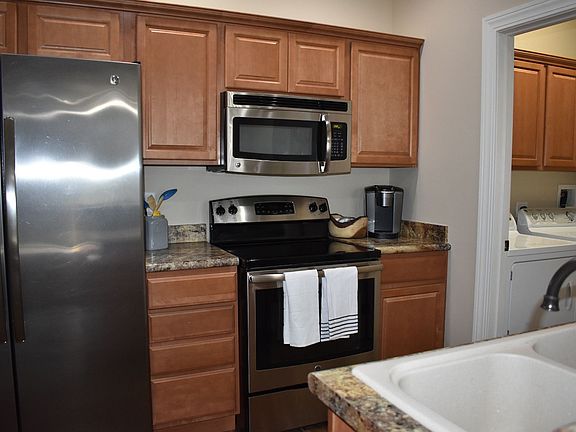 3rd image of 1021 Starwood Ave #B-20