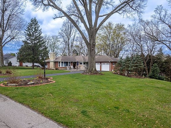 3rd image of 38 Meadowcrest Dr