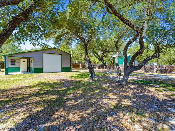 319 N Traylor Ave, Rockport, TX 78382