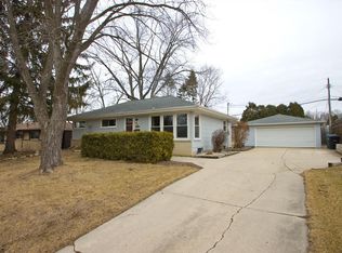 W148N8314 Albert Pl, Menomonee Falls, WI 53051