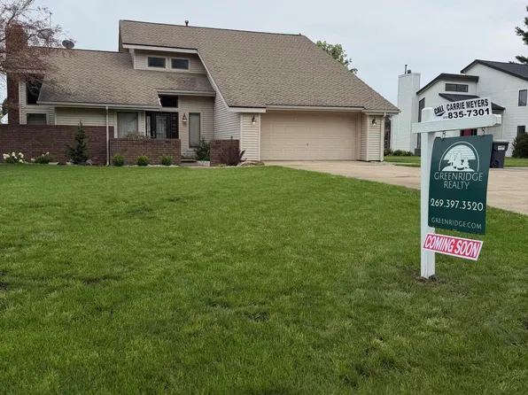 12796 Sunrise Ct, Wayland, MI 49348