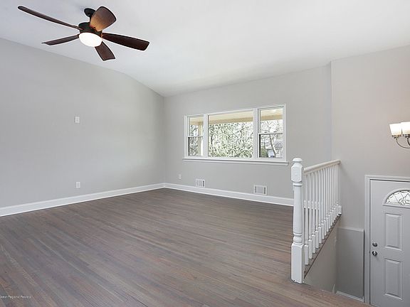 4th image of 1010 Amethyst Dr