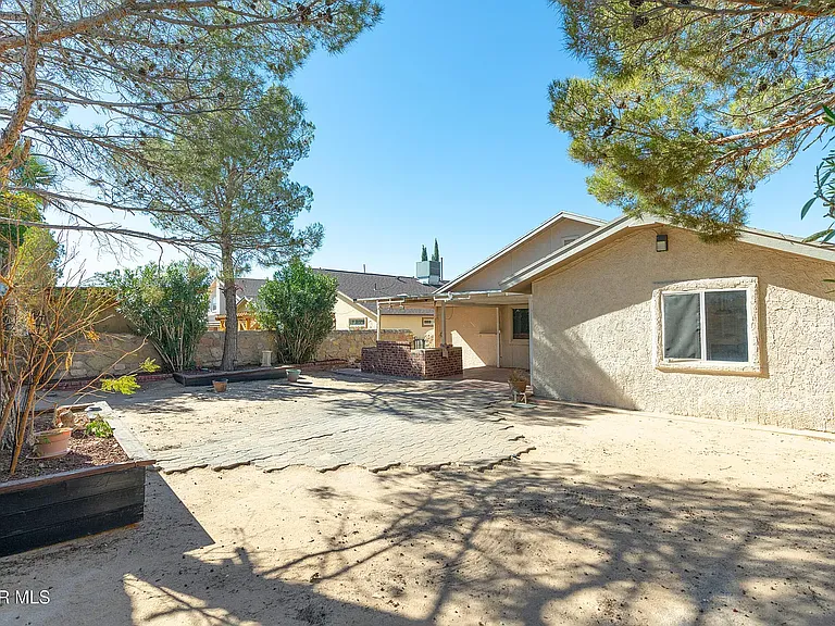 1338 John Phelan Dr — Photo 17