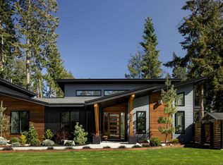 593 Downey Rd, North Saanich, BC V8L5M6