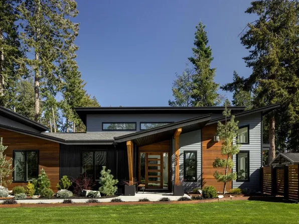 593 Downey Rd, North Saanich, BC V8L 5M6