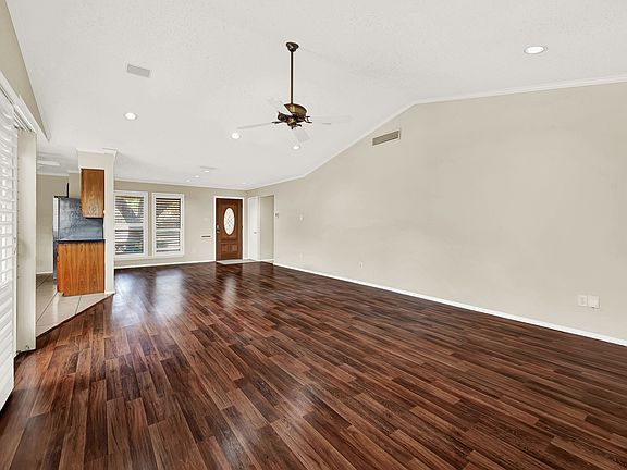 4th image of 2028 Fairmeadow Dr