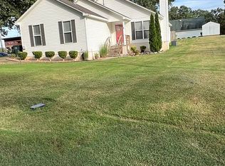 140 Hampton Cir, Muscle Shoals, AL 35661