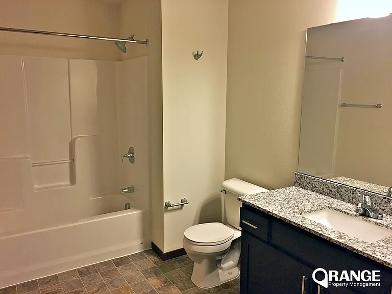 1406 N Main St — Photo 25