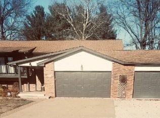 35 Crater Lake Dr, Springfield, IL 62712